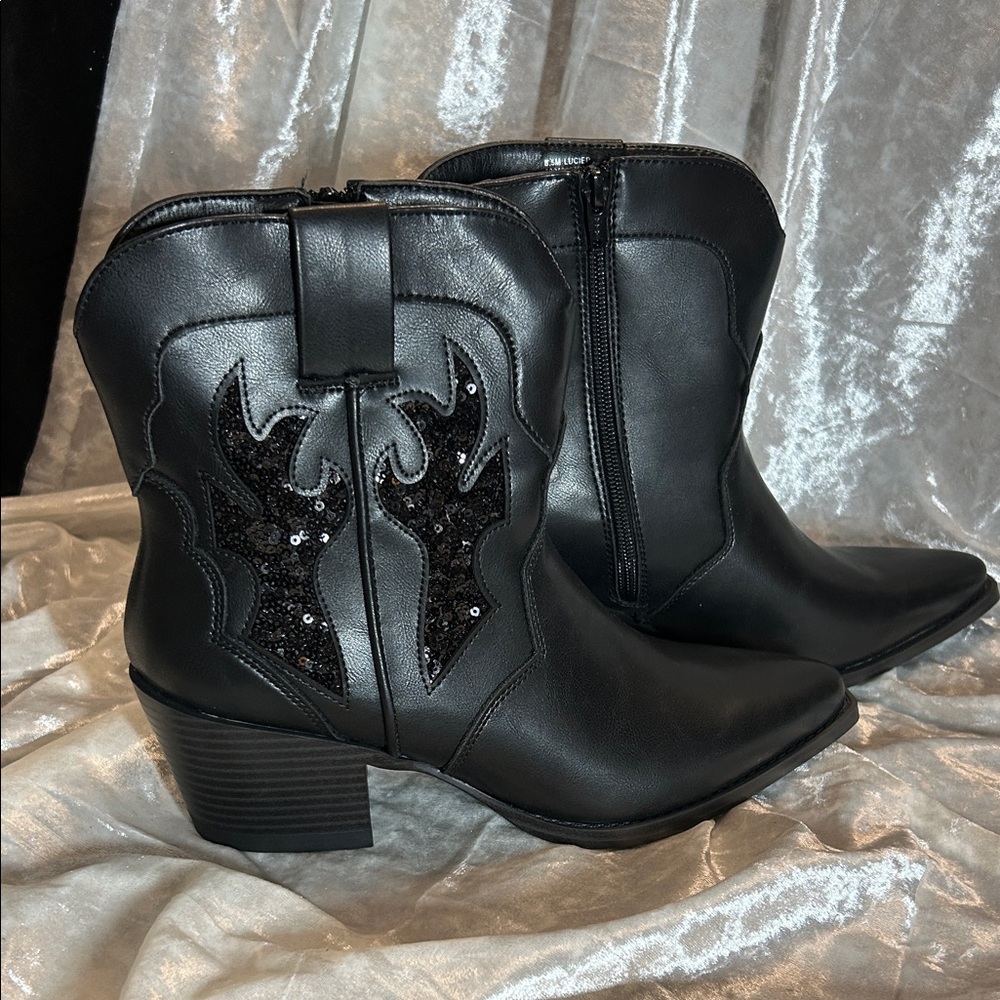 NWB WILD PAIR BLACK ANKLE COWBOY BOOTS 8.5